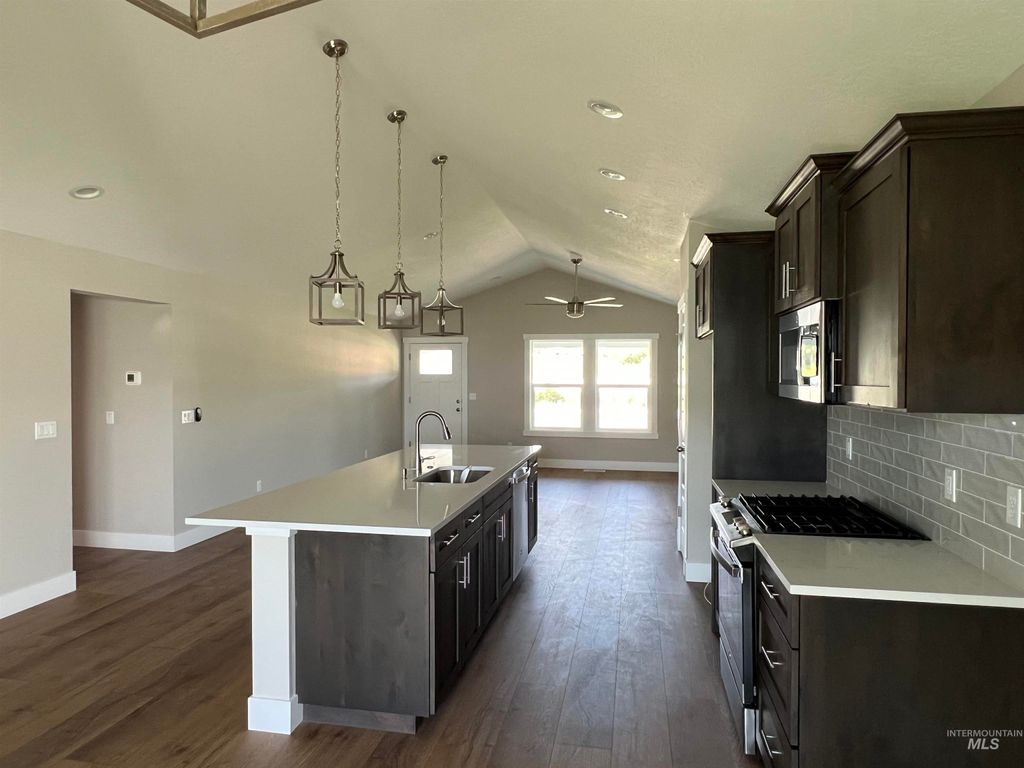 Photo of 812 N 5th St, Nyssa, OR 97913 (MLS # 98955935)