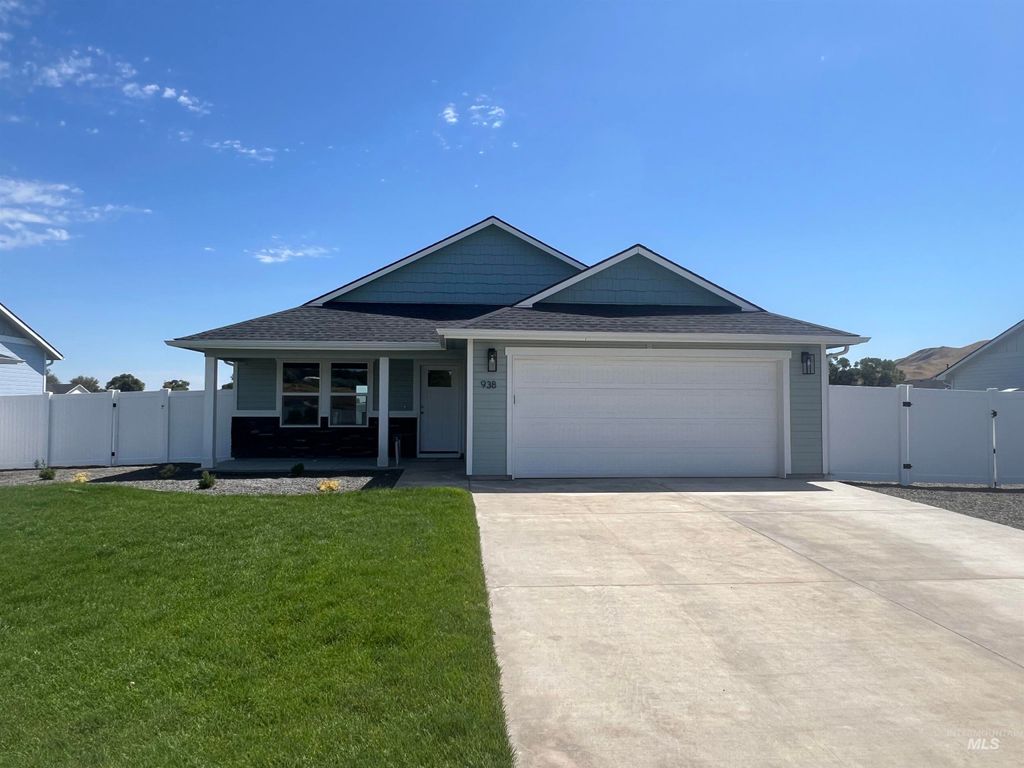 Photo of 812 N 5th St, Nyssa, OR 97913 (MLS # 98955935)