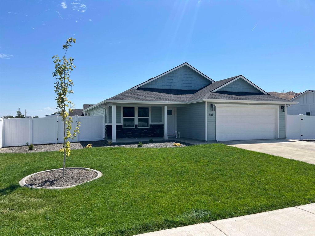 Photo of 812 N 5th St, Nyssa, OR 97913 (MLS # 98955935)