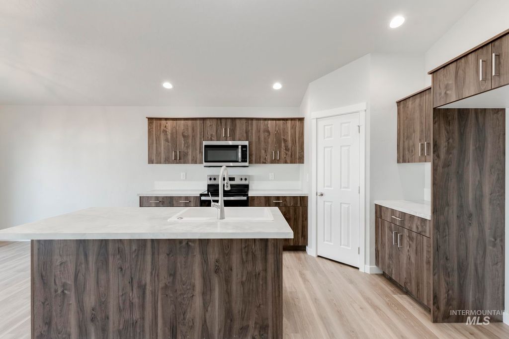 Photo of 3788 E Syracuse St, Nampa, ID 83686 (MLS # 98965356)