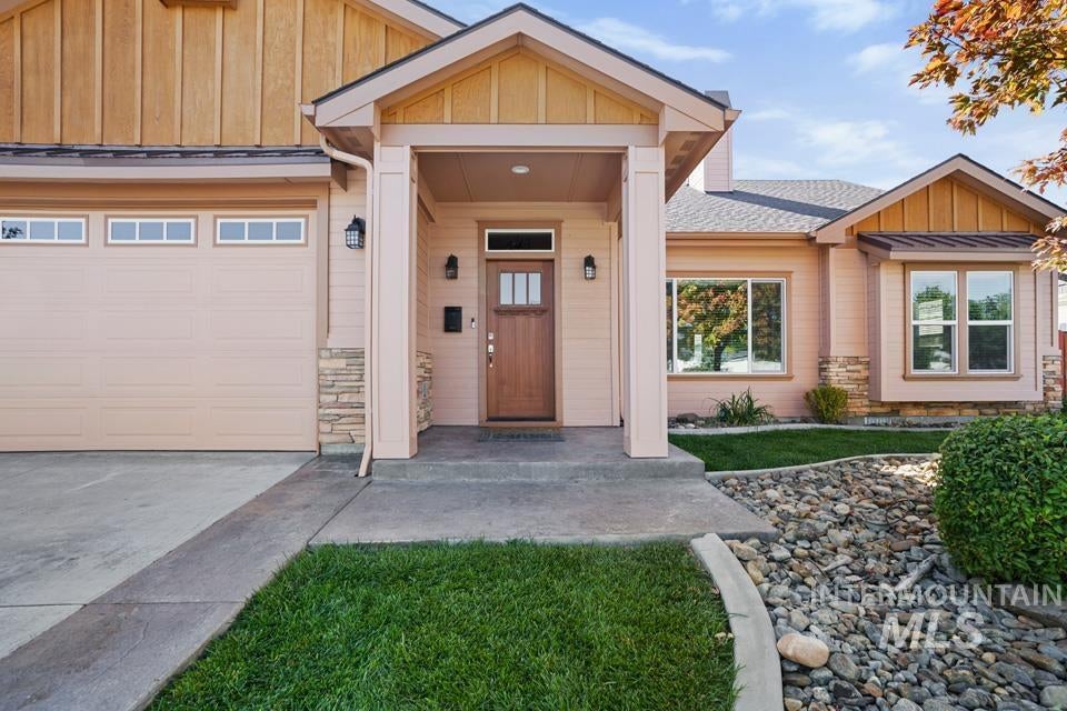 Photo of 204 E Mckinley St, New Plymouth, ID 83655 (MLS # 99002813)