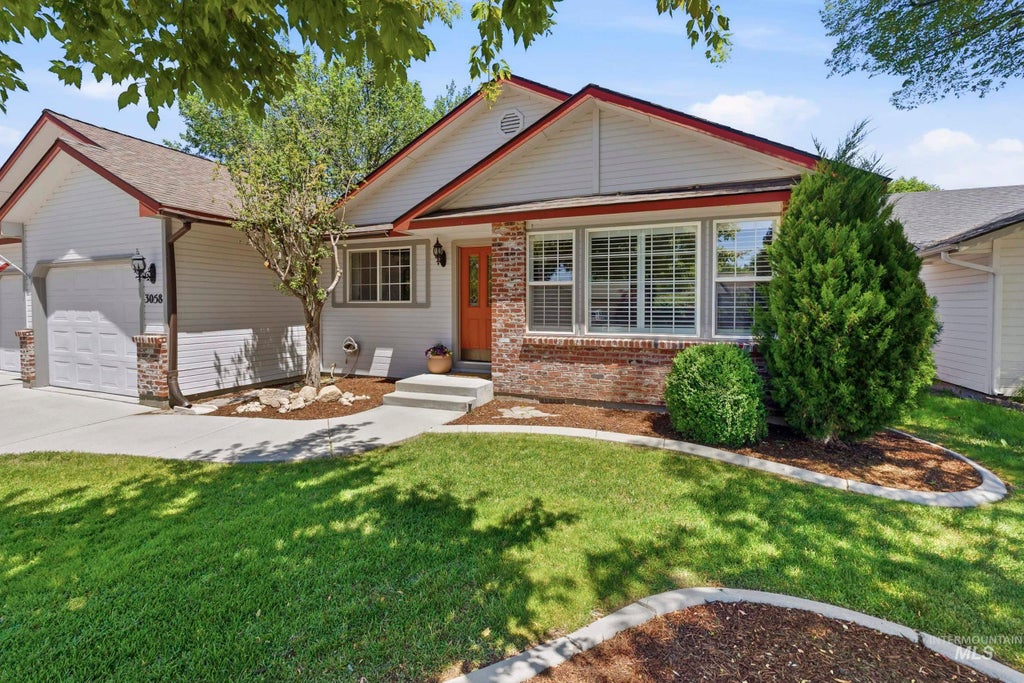 Photo of 3058 N Yellow Peak Way, Meridian, ID 83646 (MLS # 98990465)