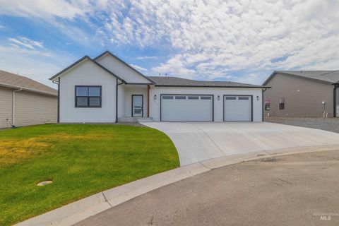 Photo of 1724 Pathway Court, Lewiston, ID 83501 (MLS # 98977333)