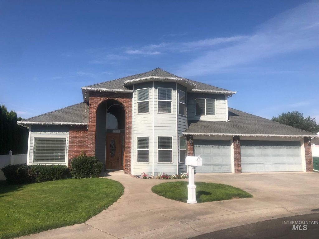 Photo of 3716 11th St E, Lewiston, ID 83501 (MLS # 98956539)