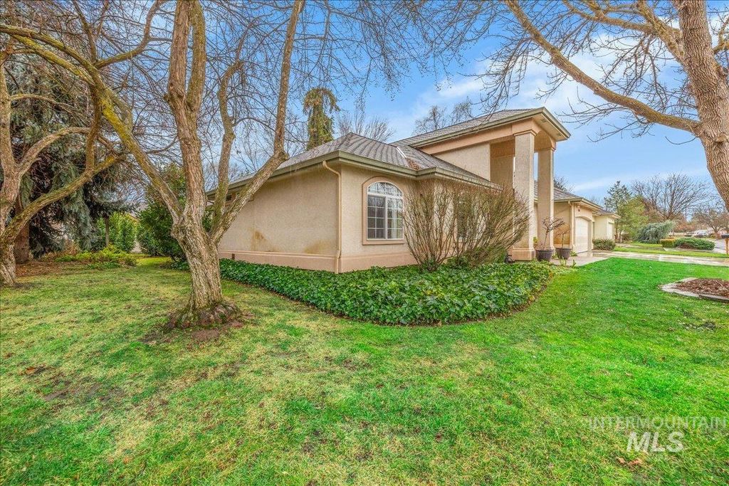 Photo of 6160 N Fountain Ln, Garden City, ID 83714 (MLS # 98970176)