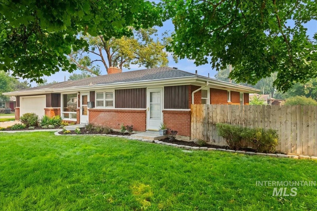Photo of 8020 W King St, Boise, ID 83704 (MLS # 98995560)