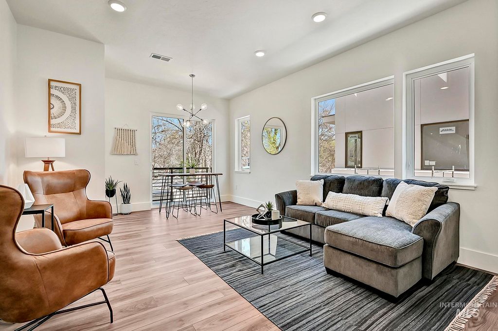 Photo of 2771 W Stewart Ave, Boise, ID 83702 (MLS # 98968718)