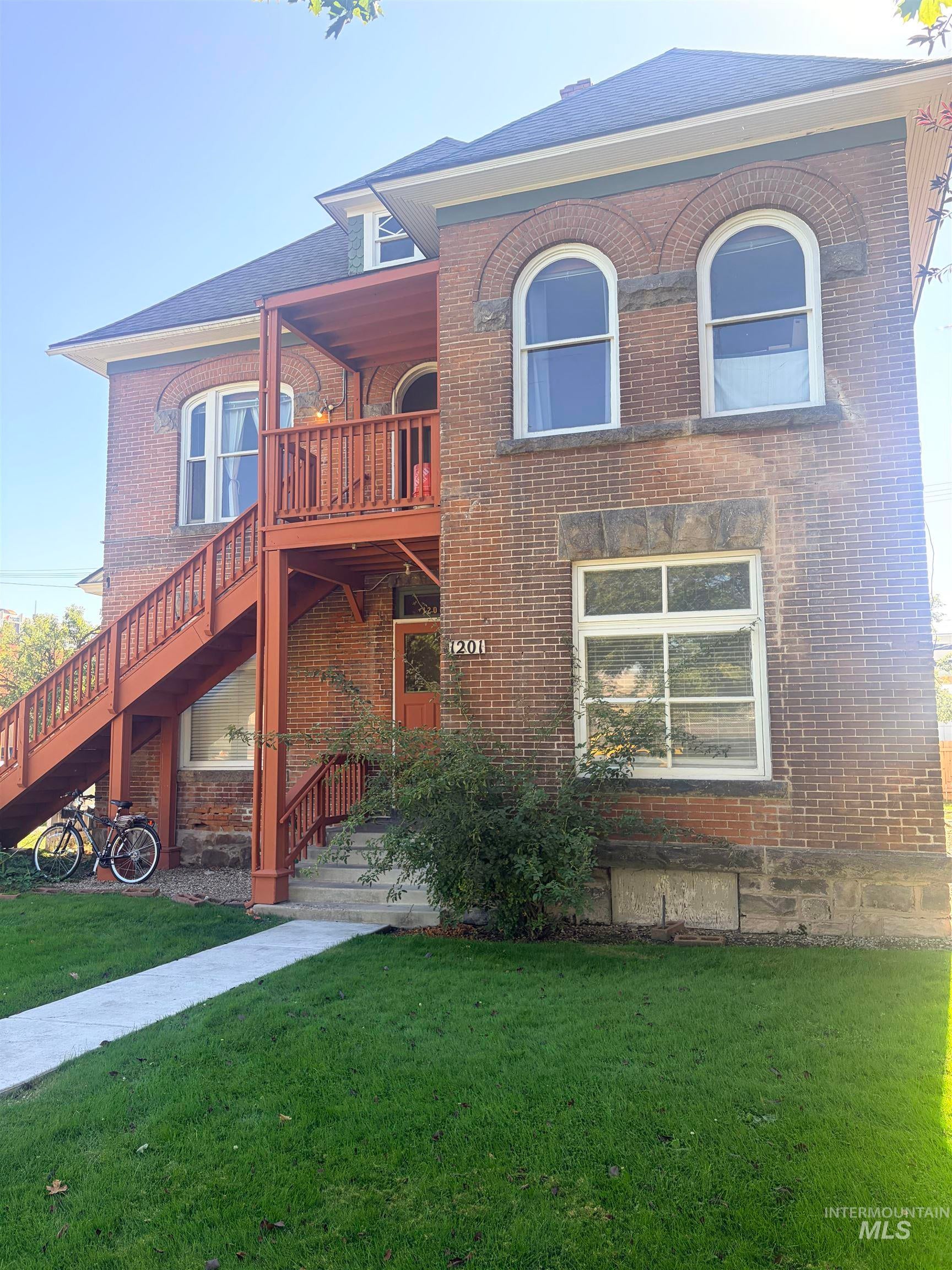 1201 W Washington