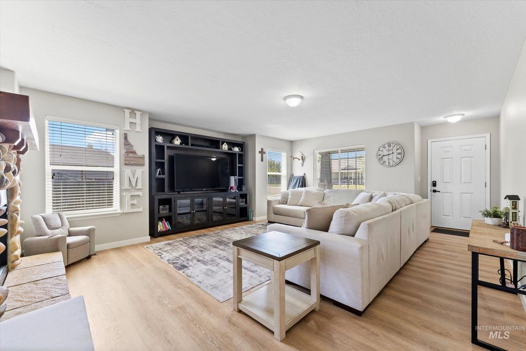 Photo of 9290 S Cherry Apple Ave, Kuna, ID 83634 (MLS # 98975262)