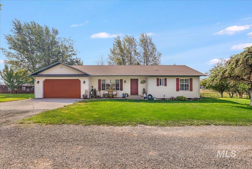Photo of 2123 E 3970 N, Filer, ID 83328 (MLS # 98996633)