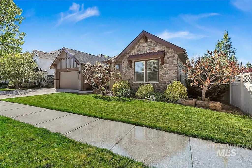 Photo of 2916 W Tubac Dr, Meridian, ID 83646 (MLS # 98999735)