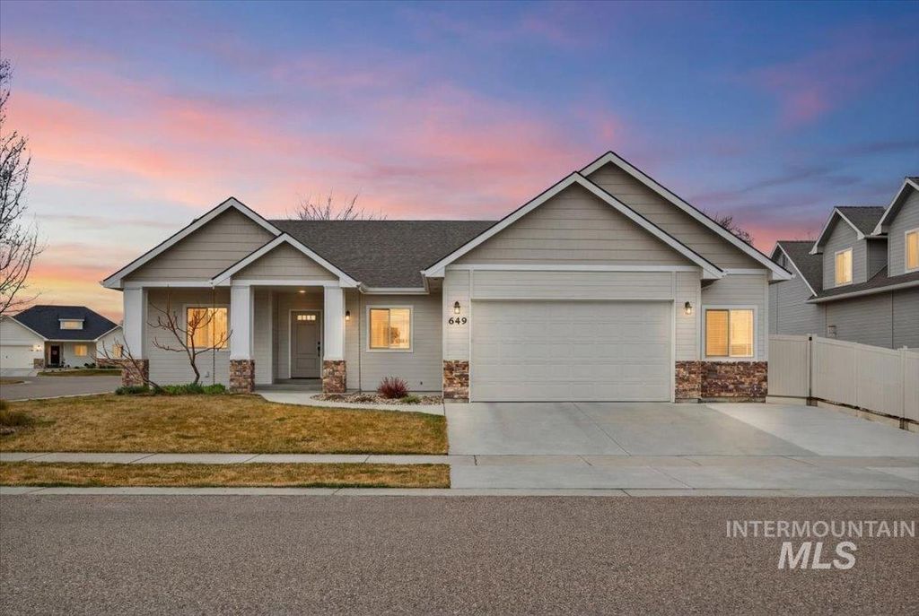 Photo of 649 Lilac Street, Fruitland, ID 83619 (MLS # 98977995)