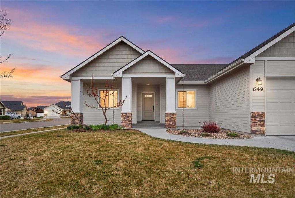 Photo of 649 Lilac Street, Fruitland, ID 83619 (MLS # 98977995)