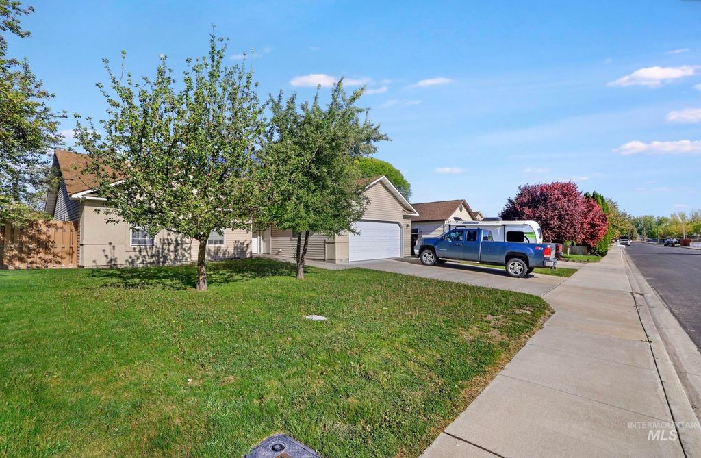Photo of 439 Meadowview Ln, Twin Falls, ID 83301 (MLS # 98984053)