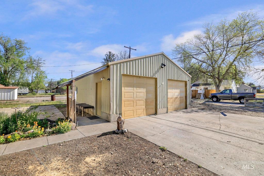 Photo of 334 12th Ave W, Gooding, ID 83330 (MLS # 98986042)