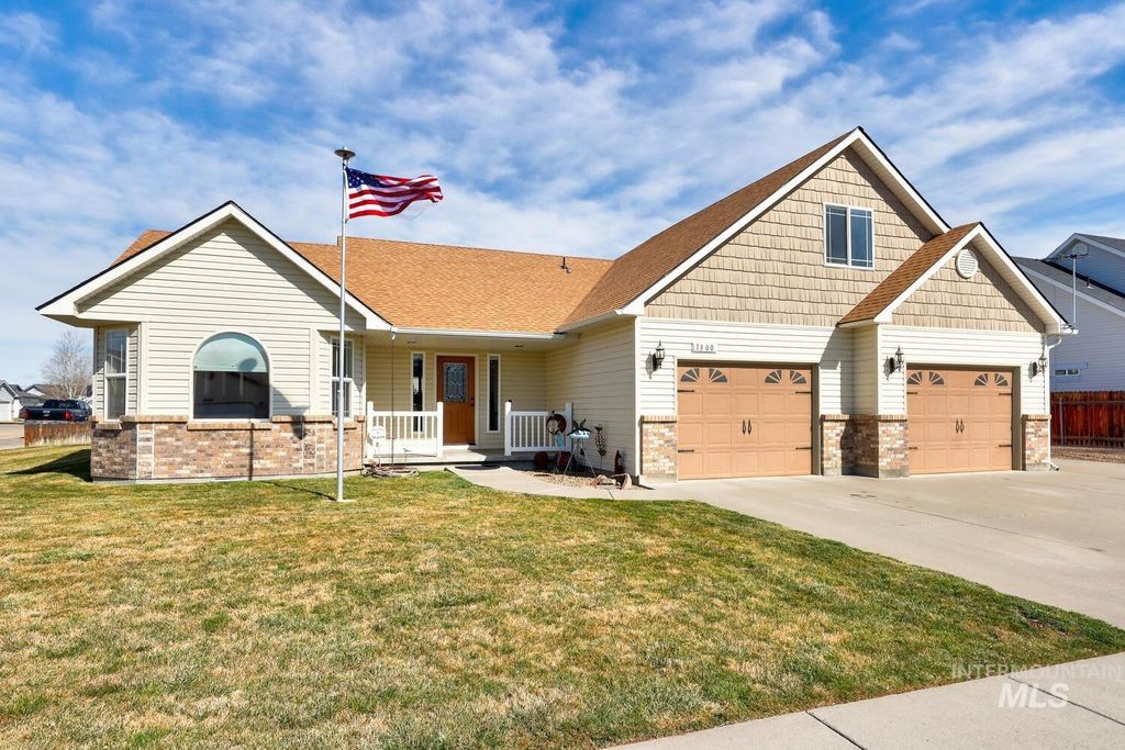 Photo of 1300 NW Pintail St, Mountain Home, ID 83647 (MLS # 98977698)