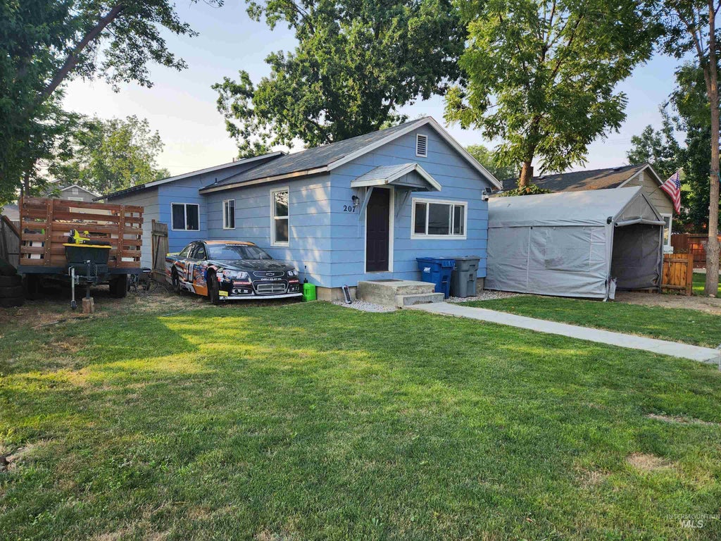 Photo of 207 9th Ave N AVE, Nampa, ID 83687 (MLS # 98994806)