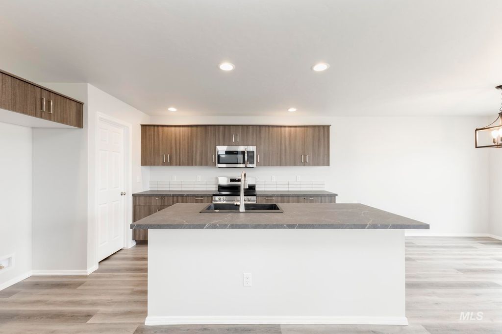 Photo of 10833 Rutland St, Caldwell, ID 83605 (MLS # 98972103)