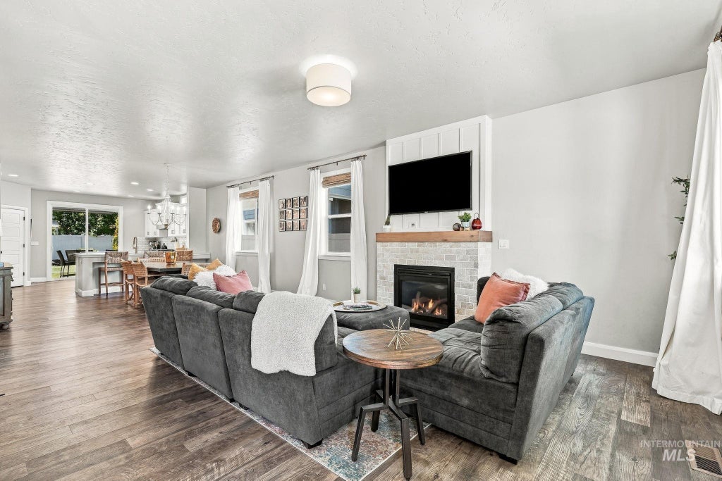 Photo of 365 N Tullshire AVE, Eagle, ID 83616 (MLS # 99001174)