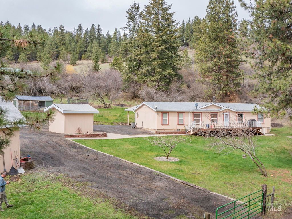 Photo of 77 Poplar Drive, Grangeville, ID 83530 (MLS # 98980453)