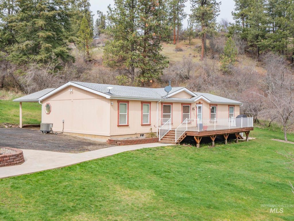 Photo of 77 Poplar Drive, Grangeville, ID 83530 (MLS # 98980453)