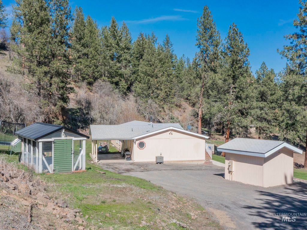 Photo of 77 Poplar Drive, Grangeville, ID 83530 (MLS # 98980453)