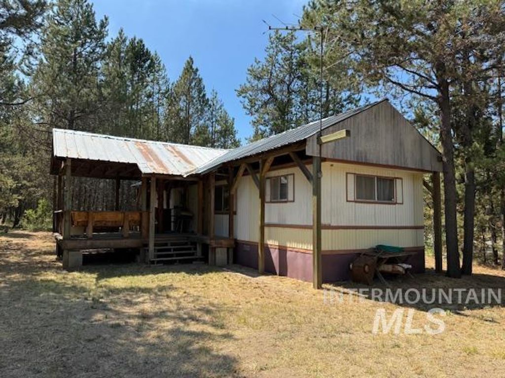 Photo of 227 Mcleod Ln, Donnelly, ID 83615 (MLS # 98981493)