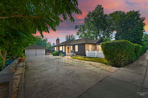 Photo of 1521 Idaho Avenue, Caldwell, ID 83605 (MLS # 98978902)