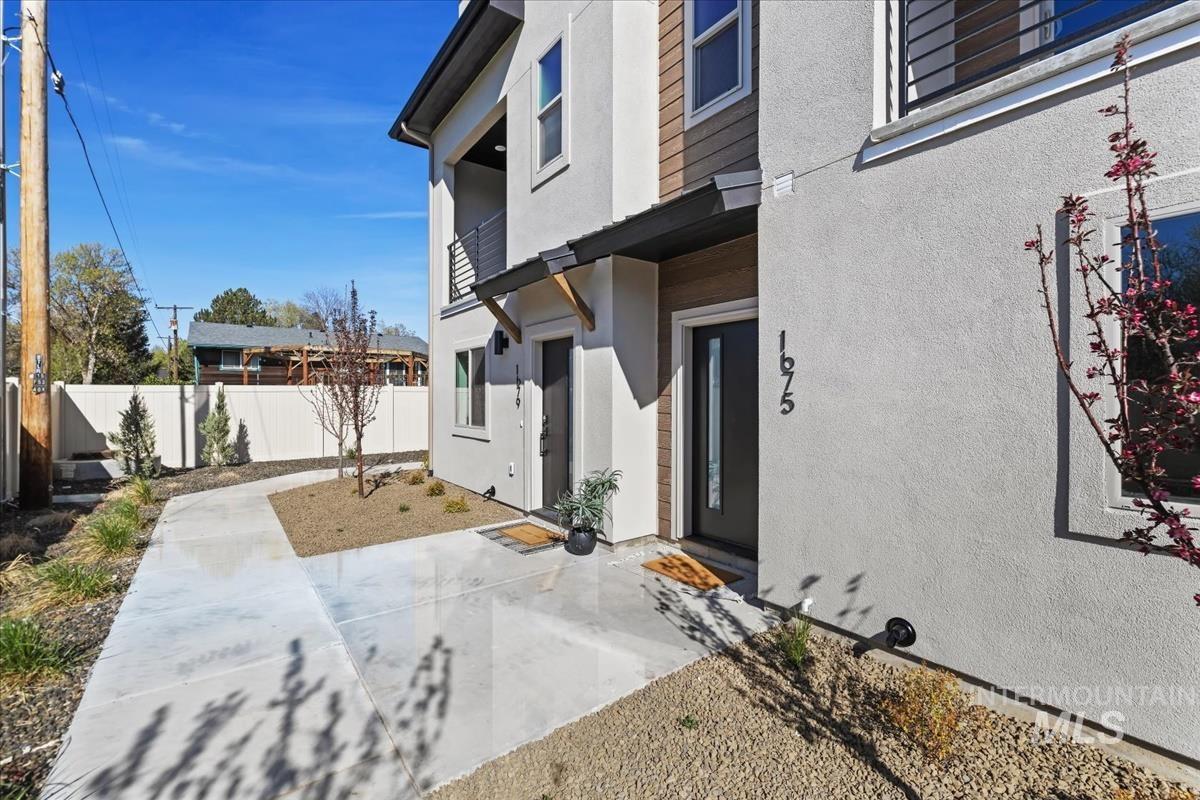 1663 W Burlison Lane