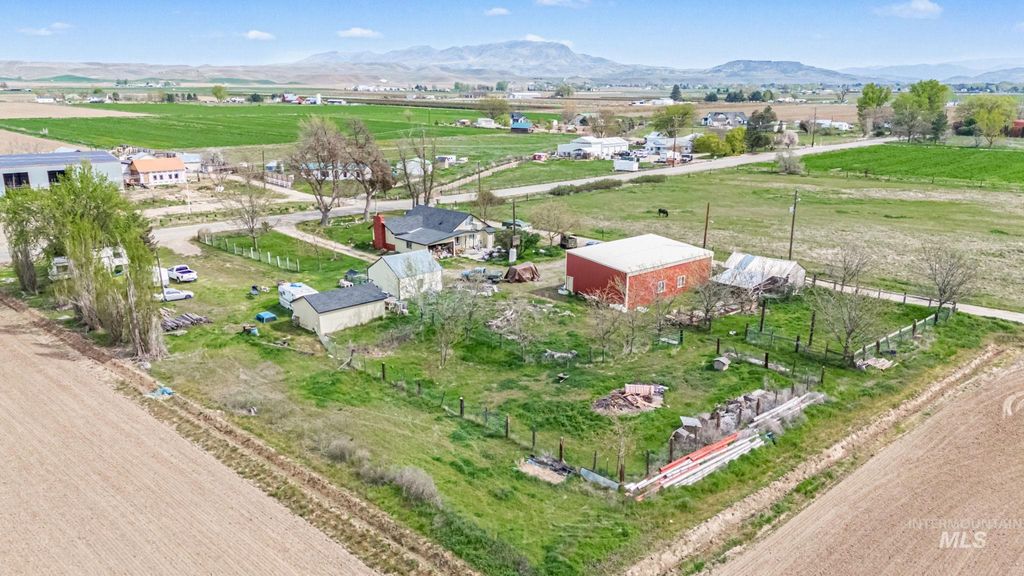 Photo of 3505 W Idaho Blvd, Emmett, ID 83617 (MLS # 98981992)