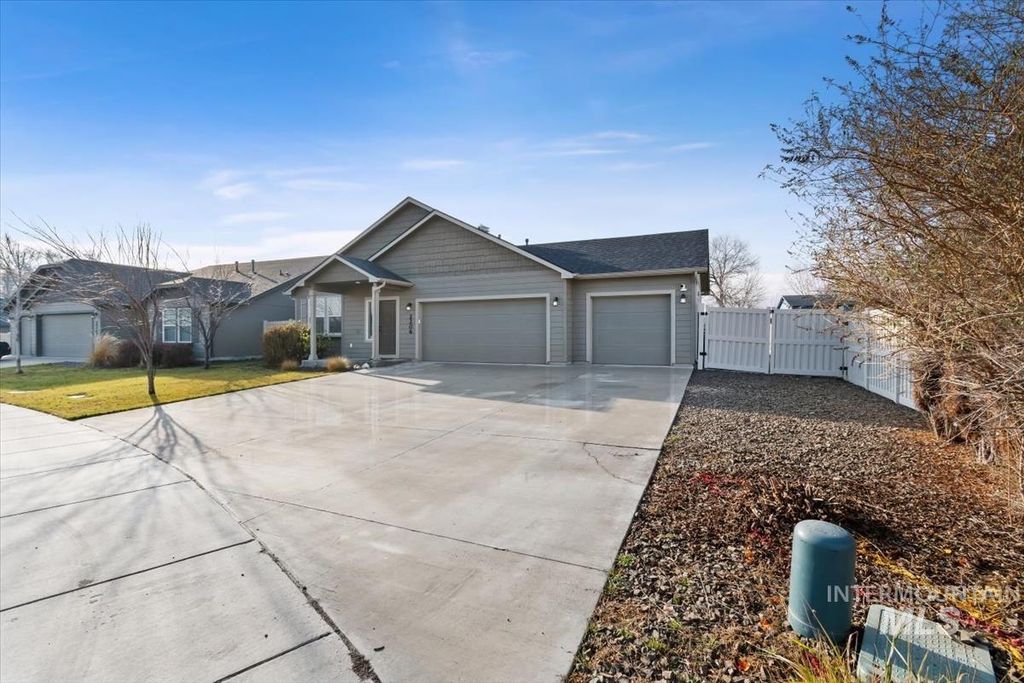 Photo of 2206 E Elm Grove Drive, Nampa, ID 83686 (MLS # 98970868)