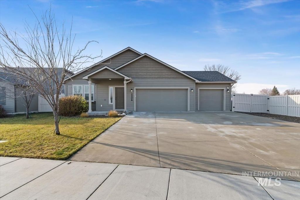 Photo of 2206 E Elm Grove Drive, Nampa, ID 83686 (MLS # 98970868)