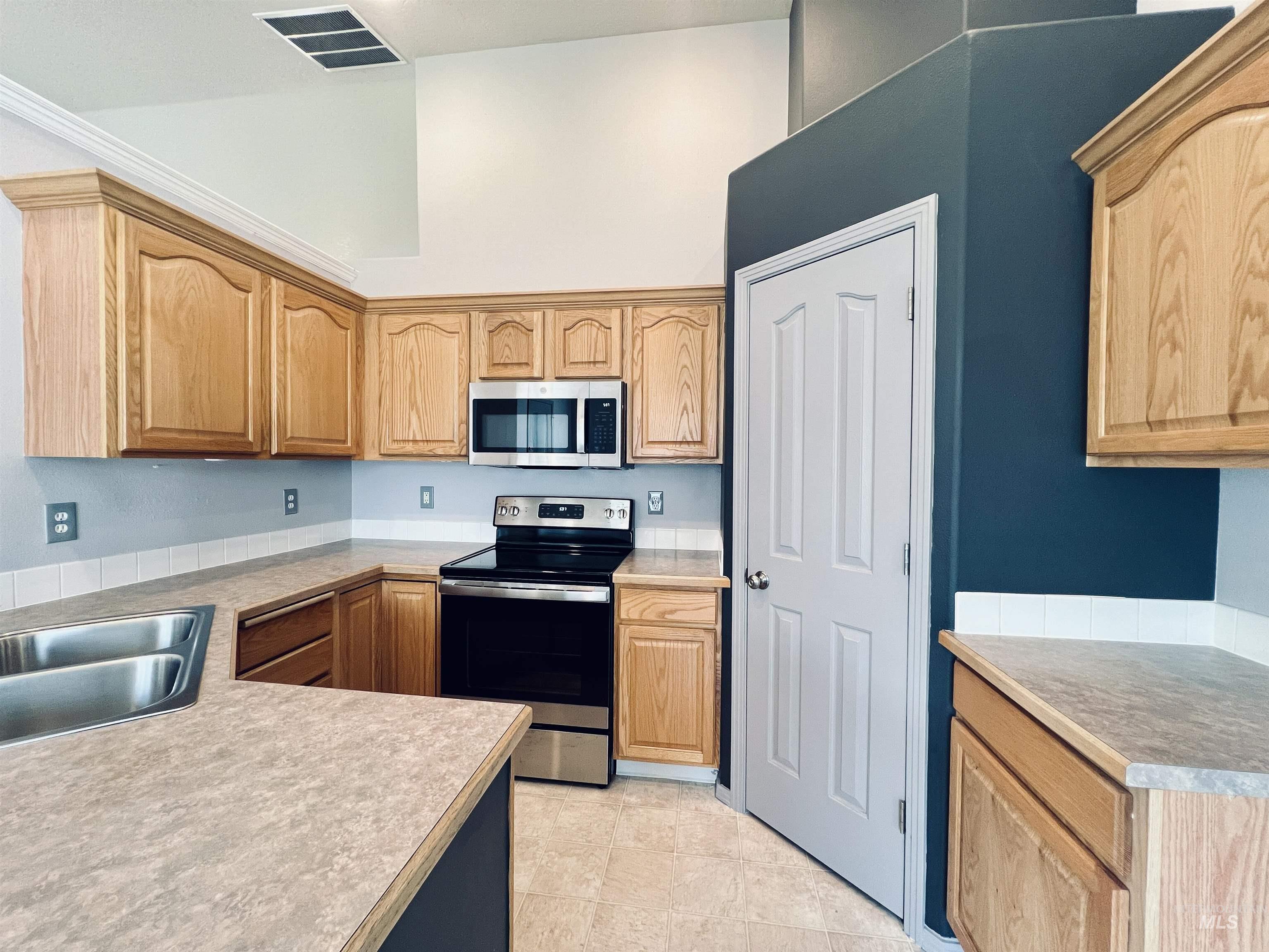 Fruitland, Idaho 83619, United States, 3 Bedrooms Bedrooms, ,2 BathroomsBathrooms,Residential,Pending,109360