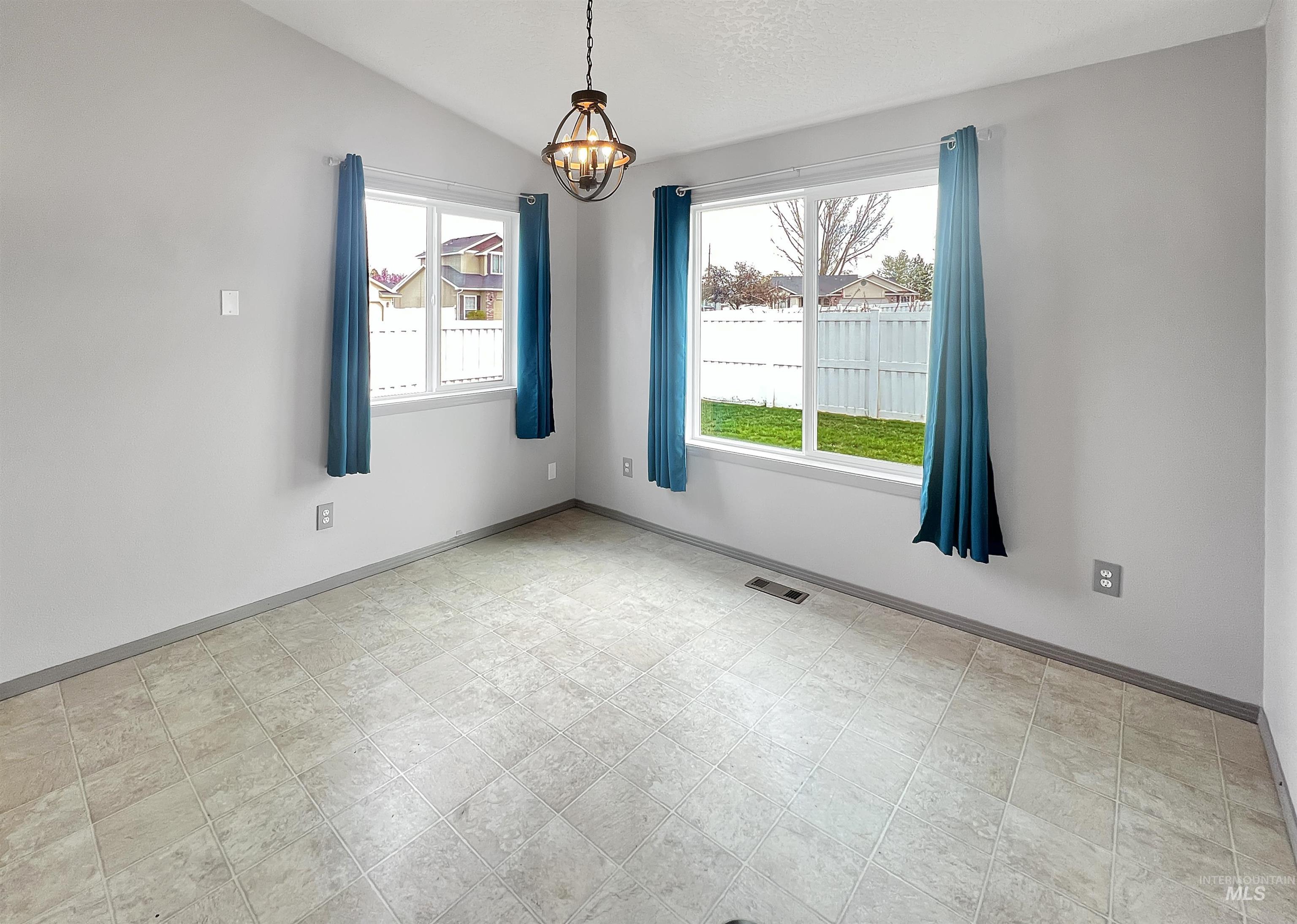 Fruitland, Idaho 83619, United States, 3 Bedrooms Bedrooms, ,2 BathroomsBathrooms,Residential,Pending,109360