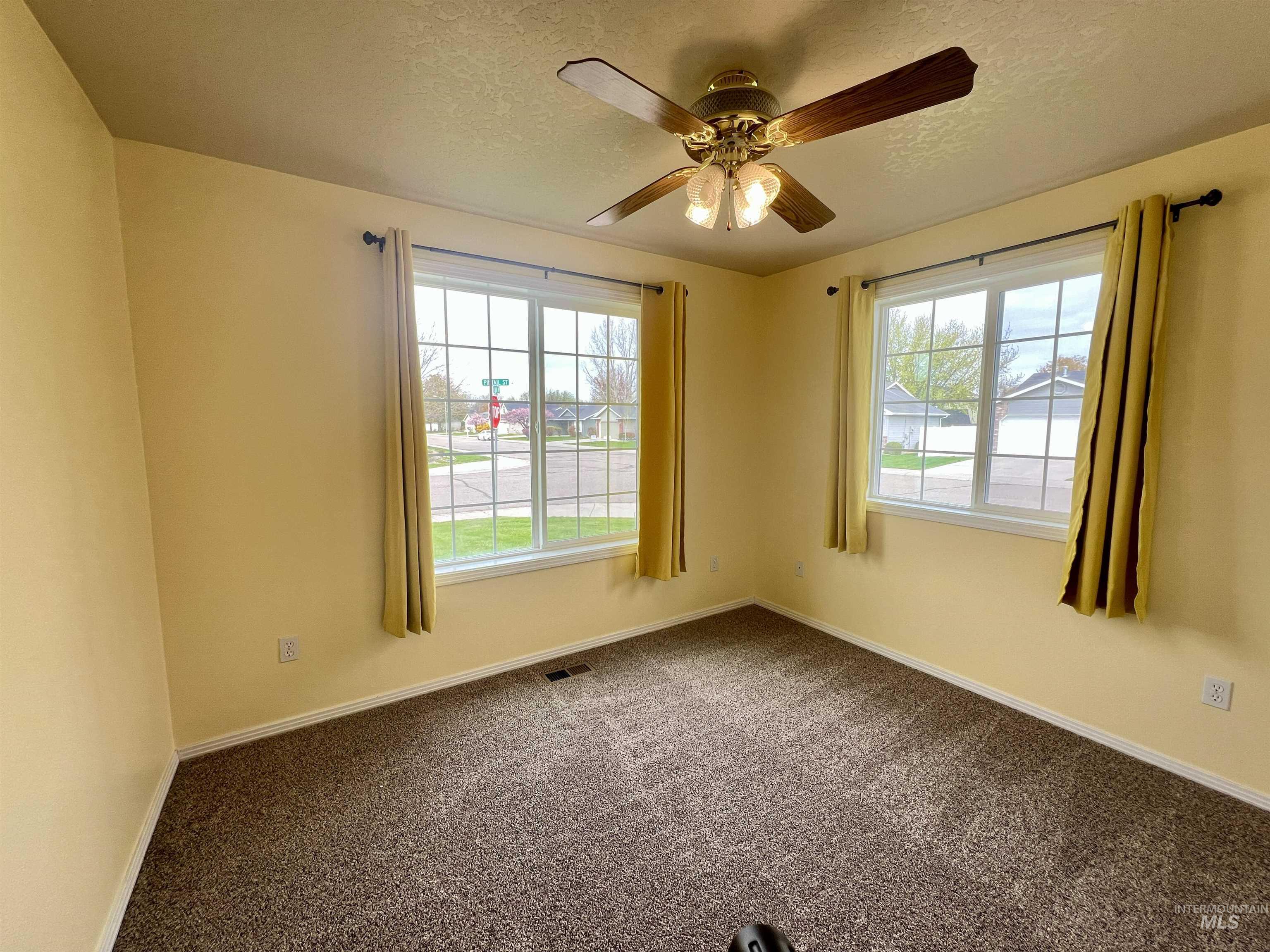 Fruitland, Idaho 83619, United States, 3 Bedrooms Bedrooms, ,2 BathroomsBathrooms,Residential,Pending,109360