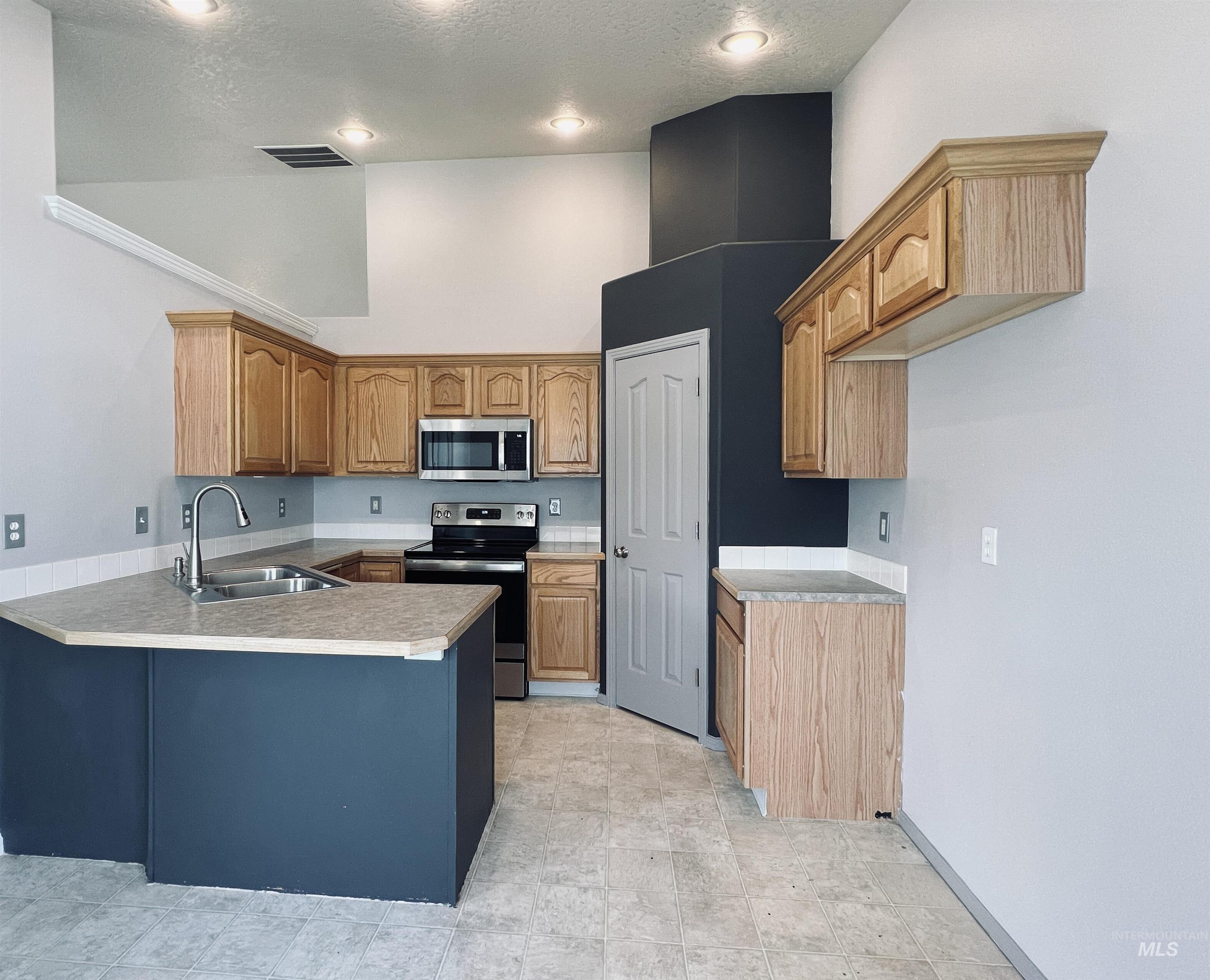 Fruitland, Idaho 83619, United States, 3 Bedrooms Bedrooms, ,2 BathroomsBathrooms,Residential,Pending,109360