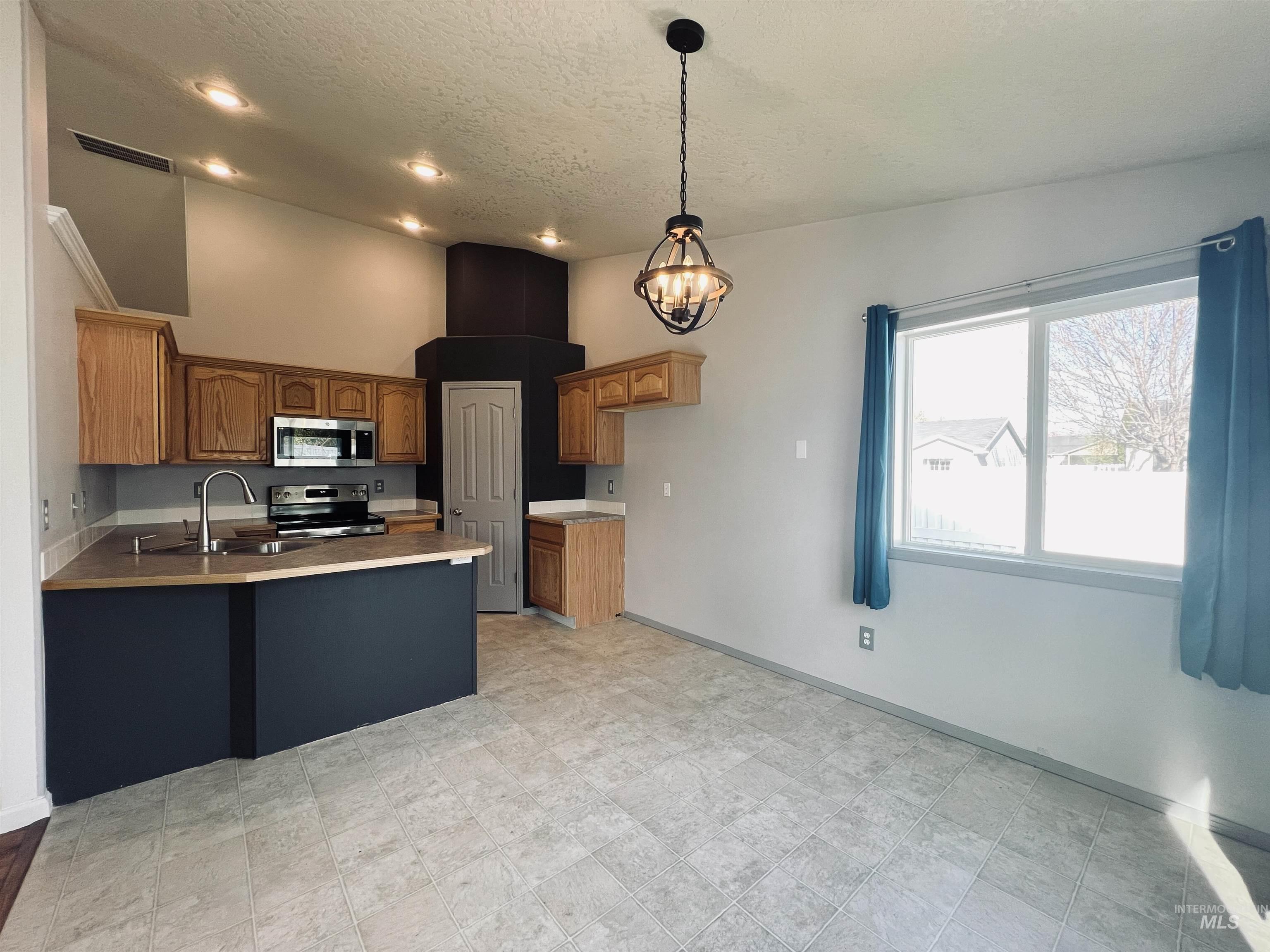 Fruitland, Idaho 83619, United States, 3 Bedrooms Bedrooms, ,2 BathroomsBathrooms,Residential,Pending,109360