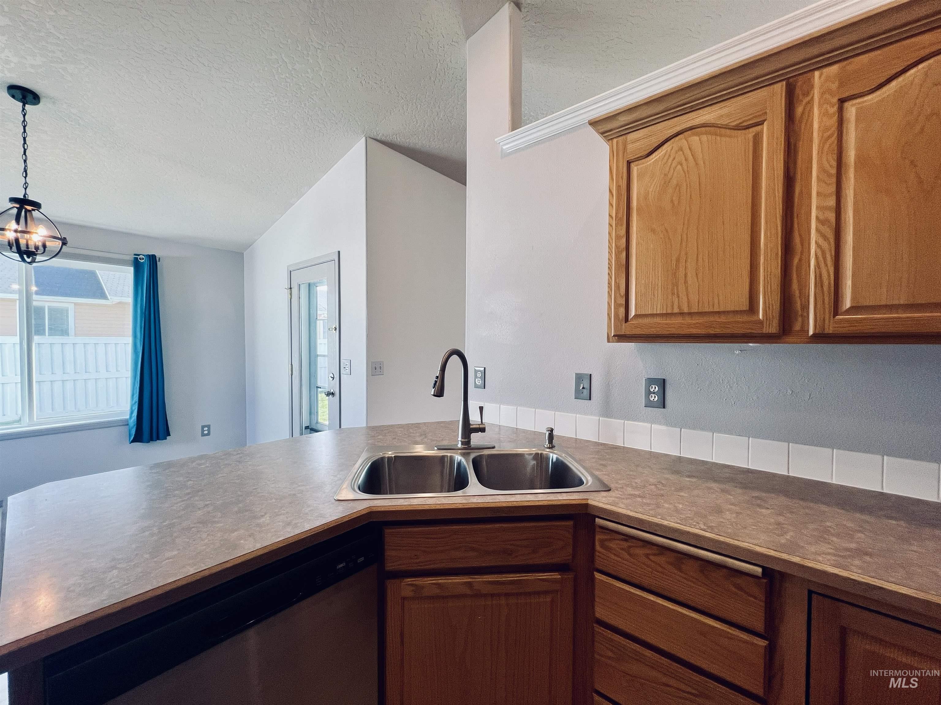 Fruitland, Idaho 83619, United States, 3 Bedrooms Bedrooms, ,2 BathroomsBathrooms,Residential,Pending,109360