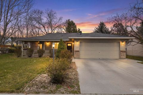 Photo of 7348 N Crewe Ave, Boise, ID 83714 (MLS # 98977842)