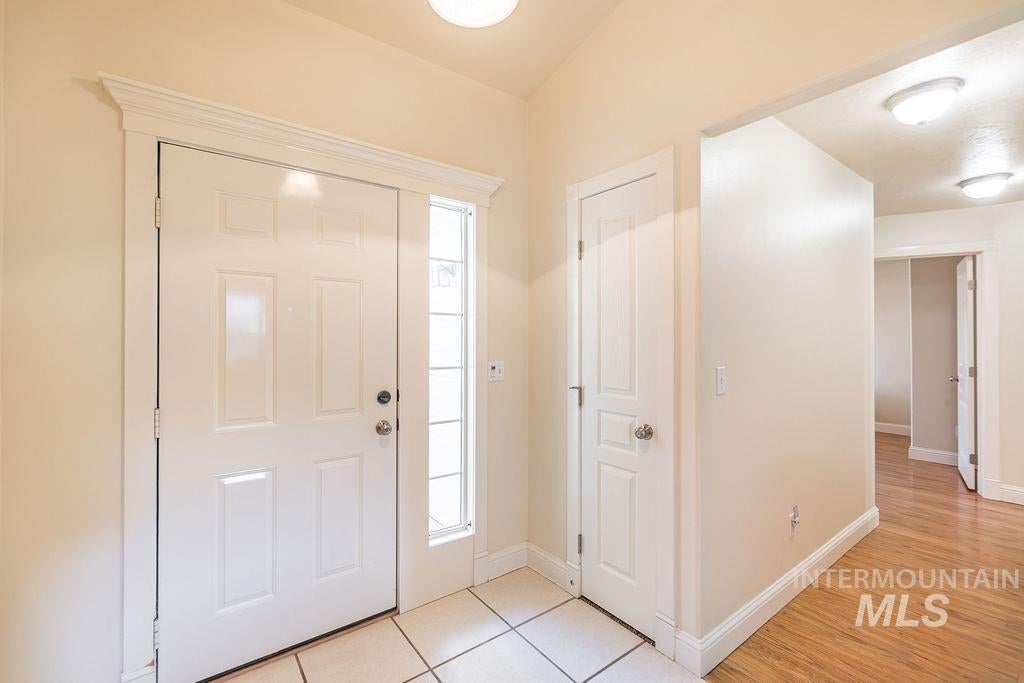 Photo of 306 S Buttercup Ct, Nampa, ID 83687 (MLS # 99003417)
