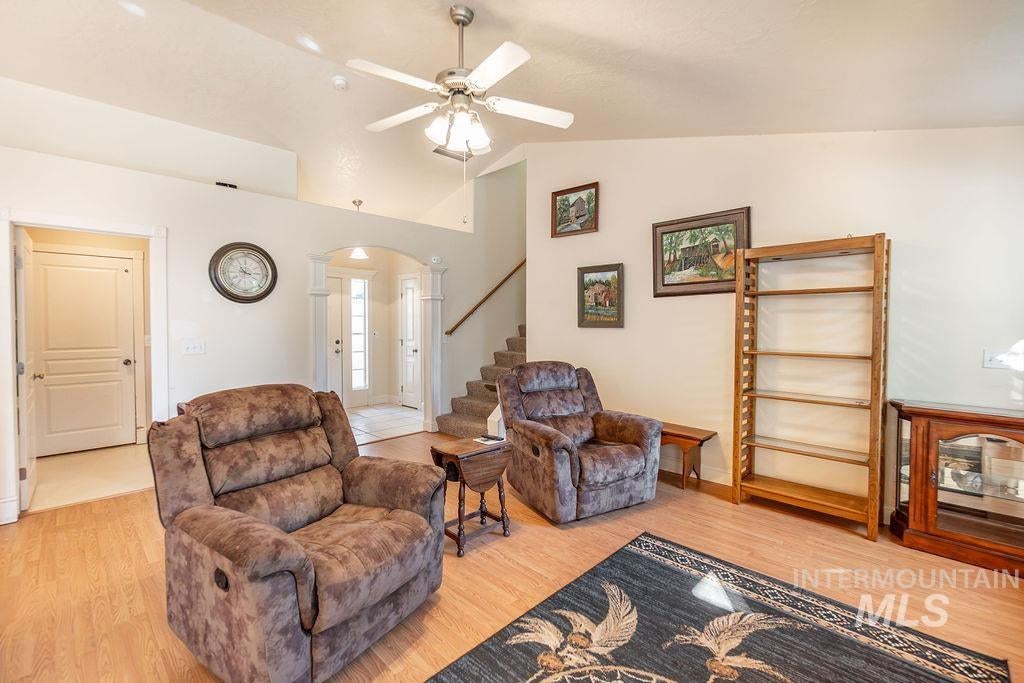 306 S Buttercup Ct.