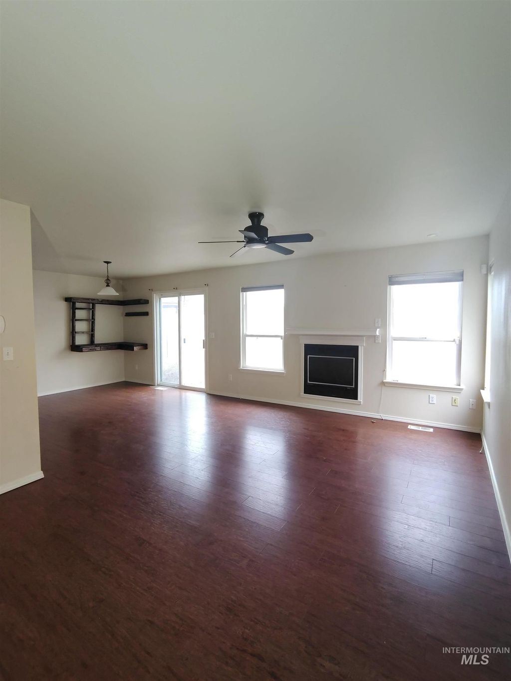 Photo of 865 Tumbleweed Ave, Mountain Home, ID 83647 (MLS # 98974884)