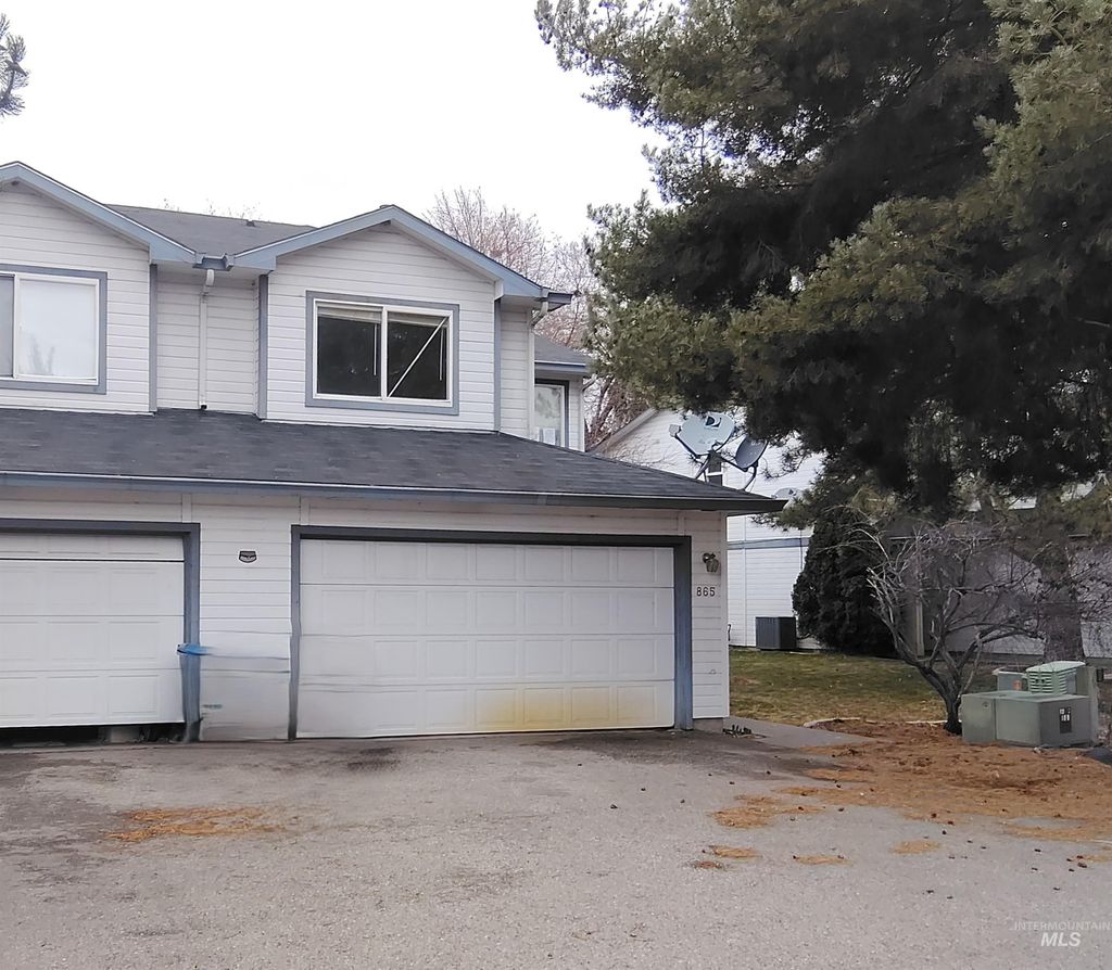 Photo of 865 Tumbleweed Ave, Mountain Home, ID 83647 (MLS # 98974884)