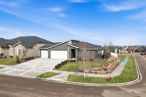Photo of 1916 W Henrys Fork Drive, Meridian, ID 83642 (MLS # 98976895)