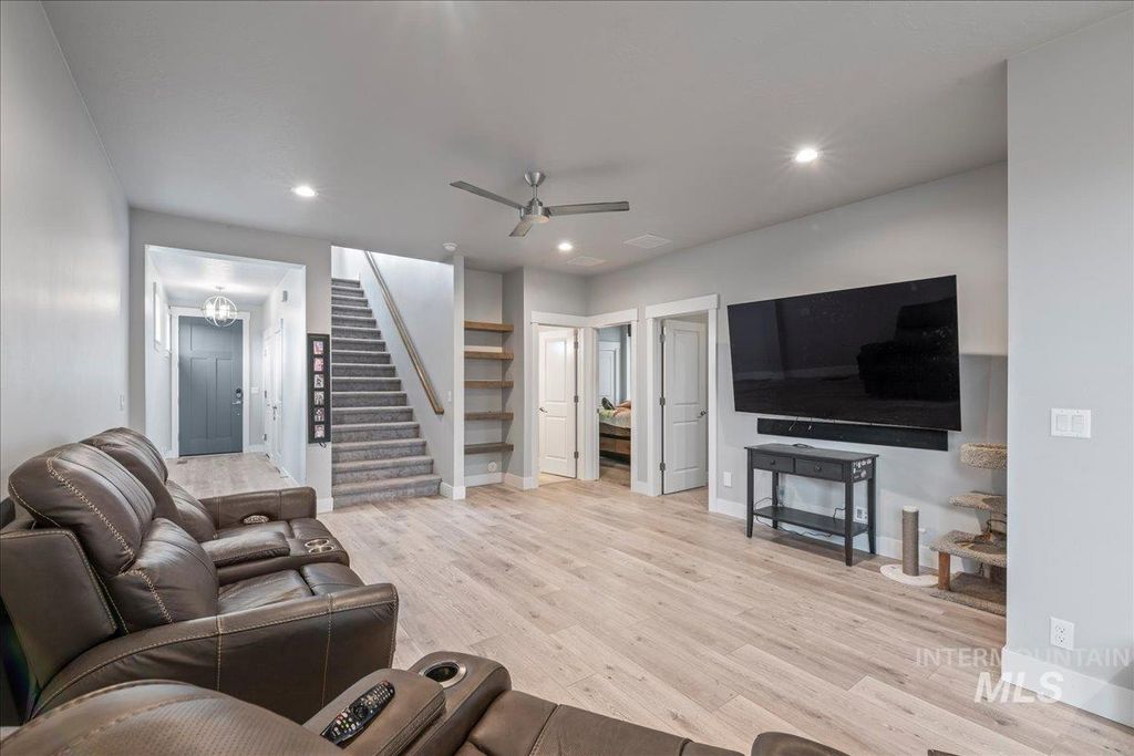 Photo of 2036 E Knobcone Dr, Meridian, ID 83642 (MLS # 98980842)