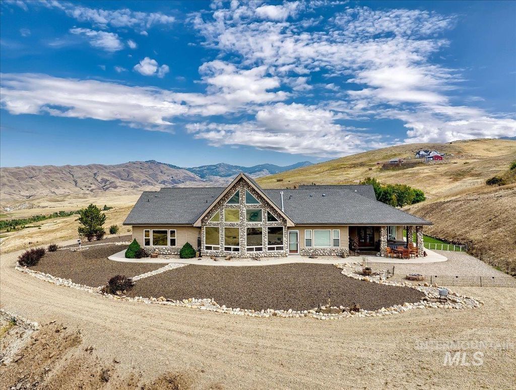 Photo of 12 Coyote Point, Horseshoe Bend, ID 83629 (MLS # 98963695)
