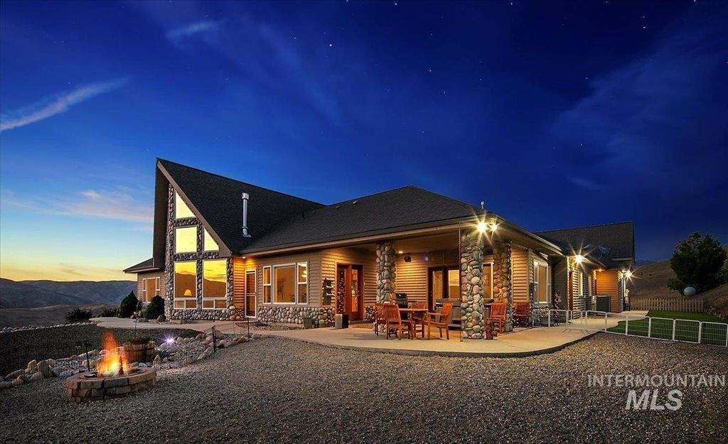 Photo of 12 Coyote Point, Horseshoe Bend, ID 83629 (MLS # 98963695)