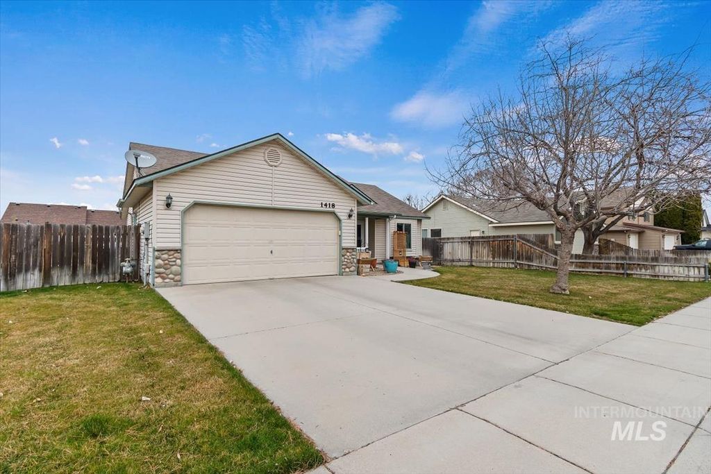 Photo of 1418 W Aberdeen Ave, Nampa, ID 83686 (MLS # 98977714)