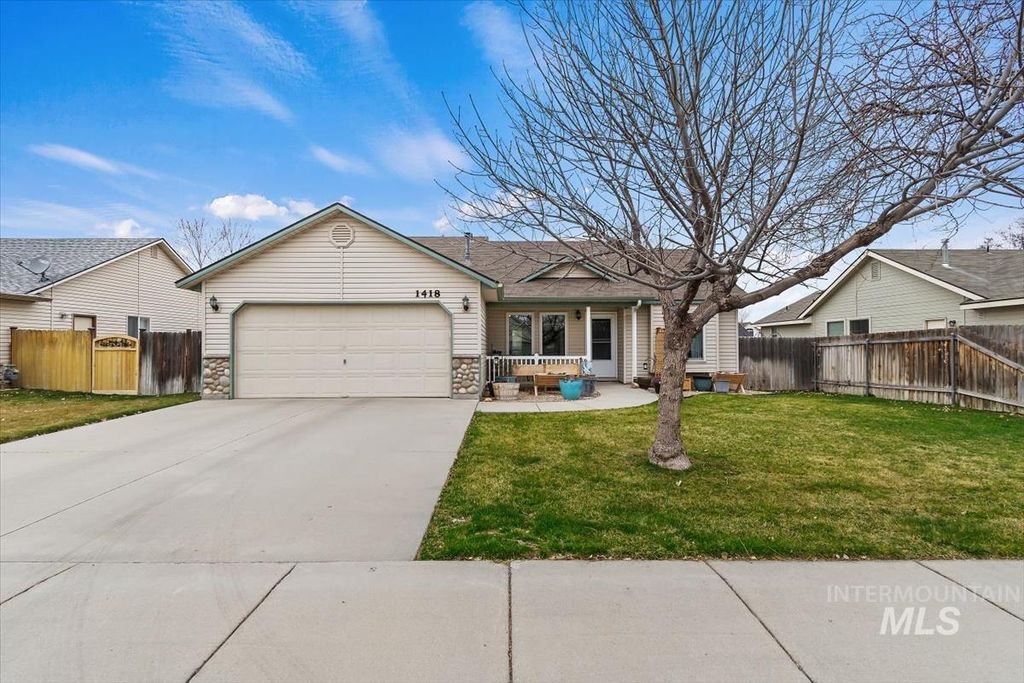 Photo of 1418 W Aberdeen Ave, Nampa, ID 83686 (MLS # 98977714)