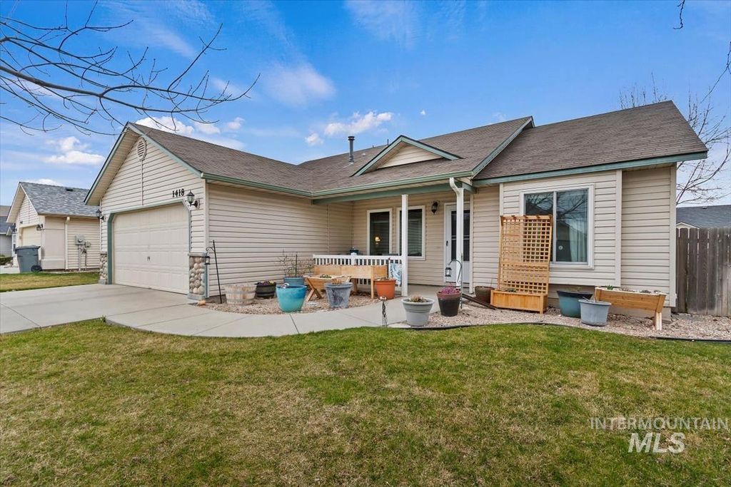 Photo of 1418 W Aberdeen Ave, Nampa, ID 83686 (MLS # 98977714)
